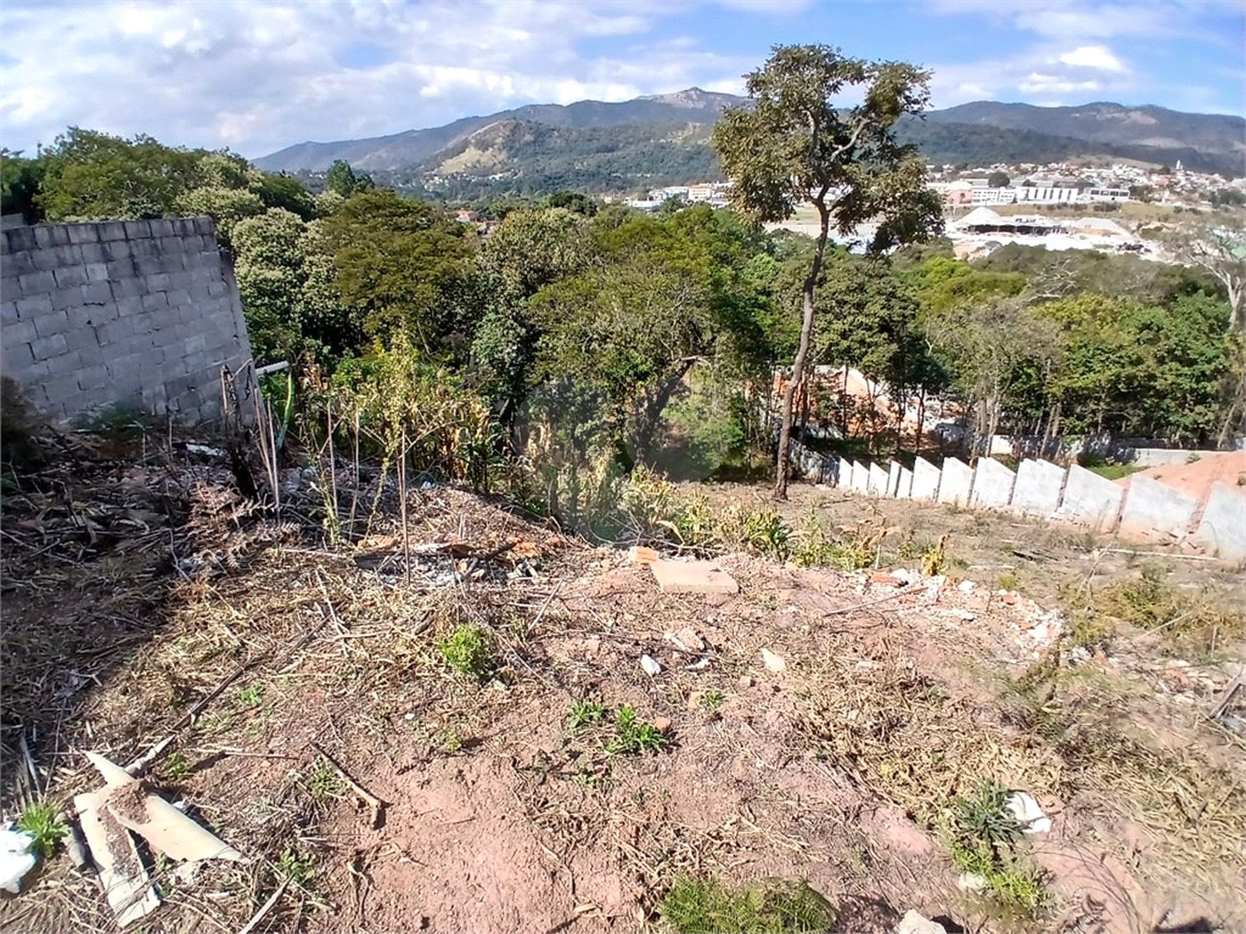 Terreno com 1000 m² à venda no Jardim Estância Brasil, com vista para a Pedra Grande