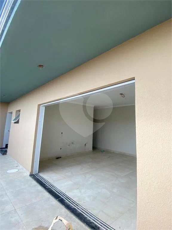 Linda casa nova á venda Jardim dos Sabias, 2 dormitorios um suite, uma vaga. 129m² de construção.