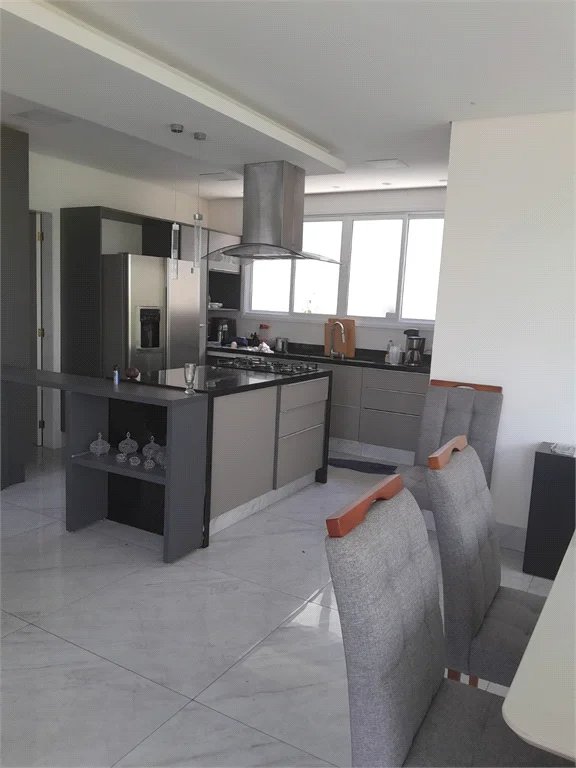 Casa à venda com 3 suítes em Moinho Velho, Cotia, SP