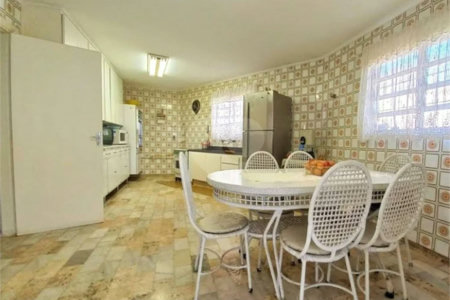 Sobrado à venda 241m² na Vila Mariana 04 dormitórios, 01 suíte e 03 vagas.