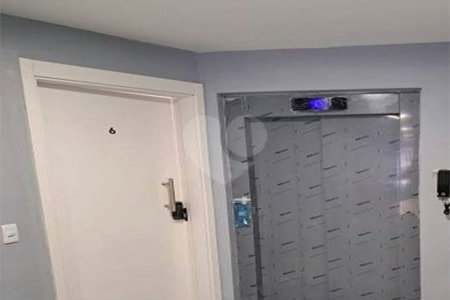 Studio de 35m2 à venda reformado com varanda na Vila Clementino