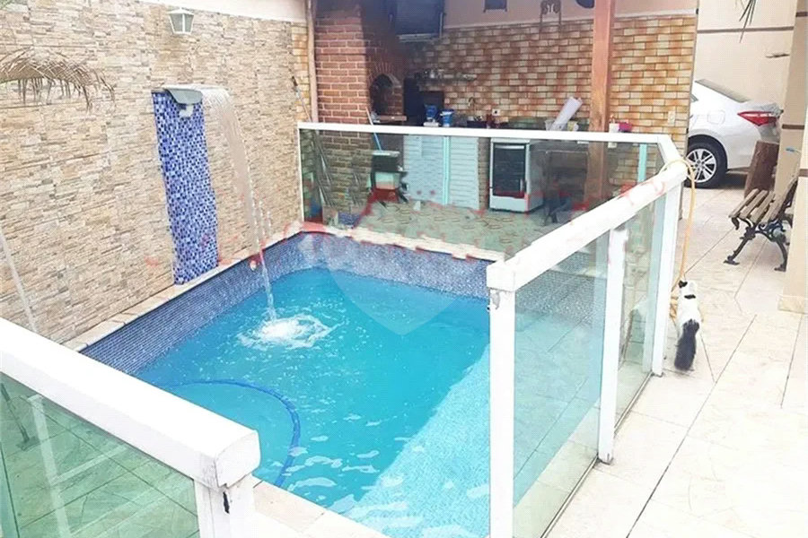 Sobrado Moderno à Venda na Pedra Branca, 3 Dormitórios, 1 Suíte, Piscina