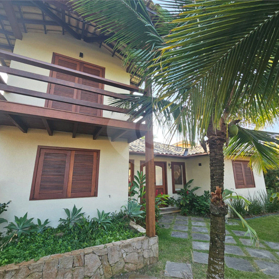 Casa com 4 suítes, piscina privativa e ampla área gourmet.