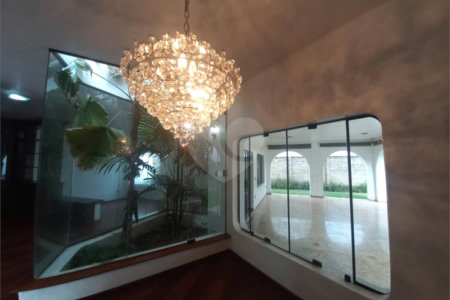 Casa térrea no Condomínio Faber I.