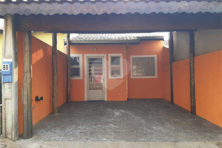 Casa Térrea no Condomínio Sempre Verde I.