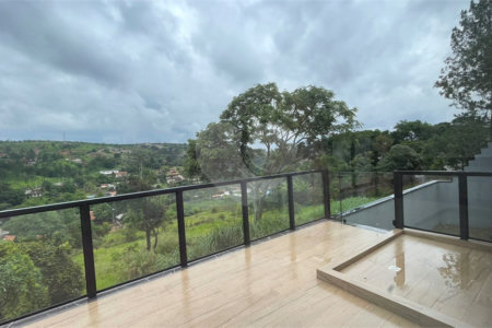 Casa térrea encantadora - Terreno 544m² (17 x 32m), com 198m² no Bairro Estância Brasil - Atibaia