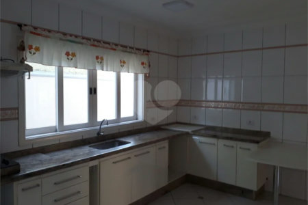 Sobrado à venda com 3 quartos, sendo 1 suíte,  em Condomínio Residencial Terras do Caribe, Valinhos, SP