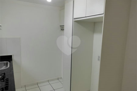 Apartamento no Condomínio Mont Royal.