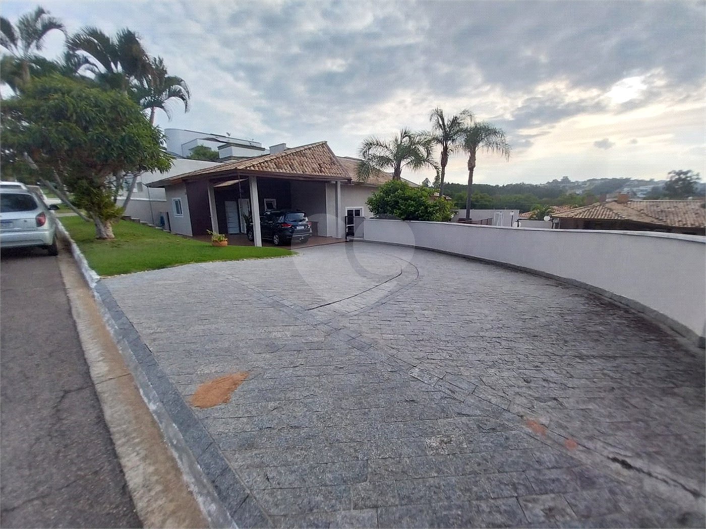 Casa Térrea Disponível para Locação e Venda no Condomínio Vilaggio Capriccio
