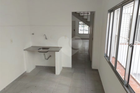 Sobrado à venda com 3 quartos, sendo 1 suíte, em Alto da Boa Vista, São Paulo, SP