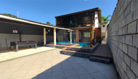 Casa à venda com 5 quartos, sendo 1 suíte,  em Vista Linda, Bertioga, SP