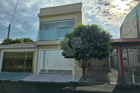 Sobrado 3 quartos 1 suíte e área de lazer