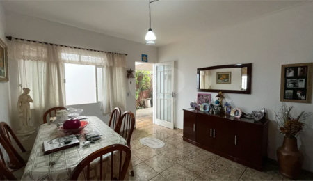 Casa Térrea à venda com 4 quartos, sendo 1 suíte,  em Jardim Santa Augusta, Poços de Caldas, MG