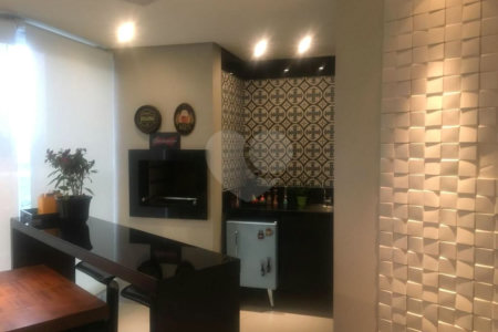Apartamento à venda com 3 suítes em Vila Bertioga, São Paulo, SP