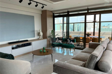 Cobertura à venda na Aclimação de 300m² com 2 vagas.