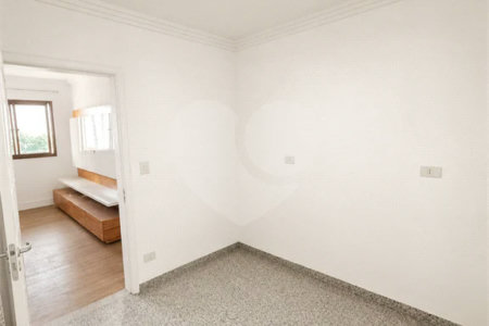 Excelente apartamento à venda na Vila Reg. Feijó