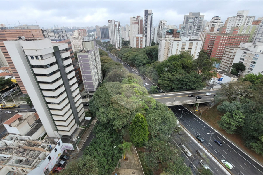 Apartamento de 2 quartos mobiliado à venda no Paraíso