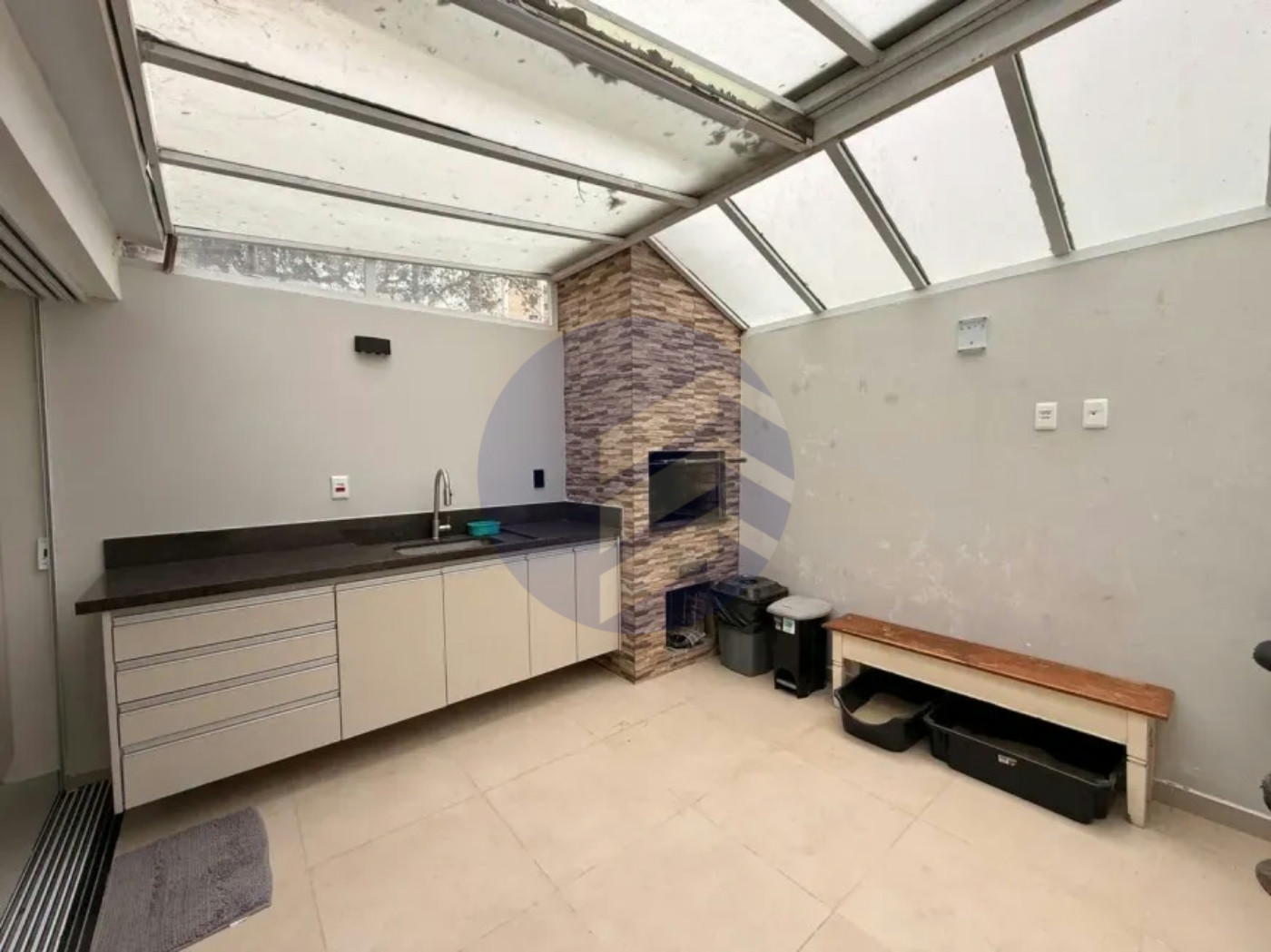 Casa à venda com 2 quartos, sendo 2 suítes, no condomínio Vilas V, São Paulo - SP
