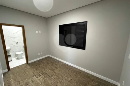 Casa para venda no condomínio de alto padrão Damha III,