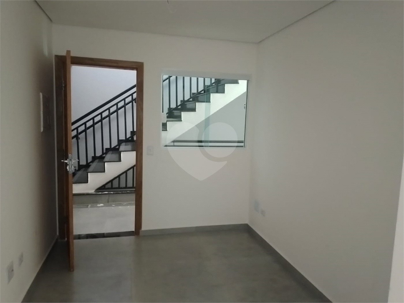 Apartamento Novo com 2 Dormitórios, Elevador na Vila Gustavo. Aceita Pet.