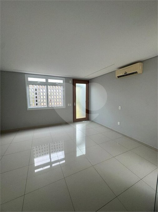 Indaiatuba- Vila Aurora -Condomínio Palm Tree Residence -Venda e Locação - R$ 7.000,00 - condominio - R$ 877,44- IPTU - R$ 211,64 - Pavimento Térreo: Sala de estar, sala de jantar, wc, cozinha, área de serviço, despensa. Pavimento Superior: Suíte com varanda e closet, 02 dormitórios e wc.social