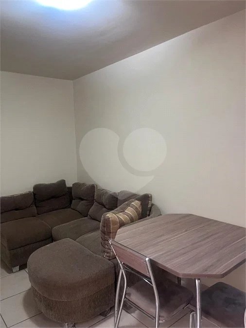 APARTAMENTO NO TÉRREO com Quintal.