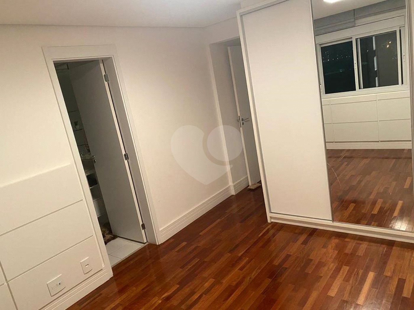 Condomínio clube, Apartamento na Mooca com 204 m² Com 3 suítes e 4 Vagas.