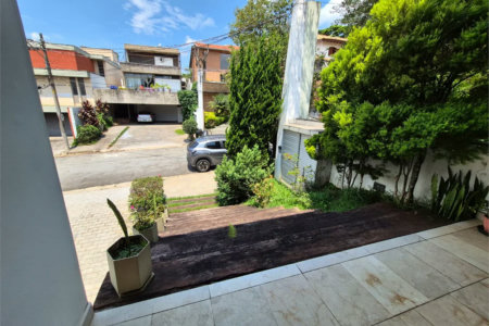 Casa de Vila à venda ou para alugar com 4 quartos, sendo 2 suítes, em Jardim Leonor, São Paulo, SP