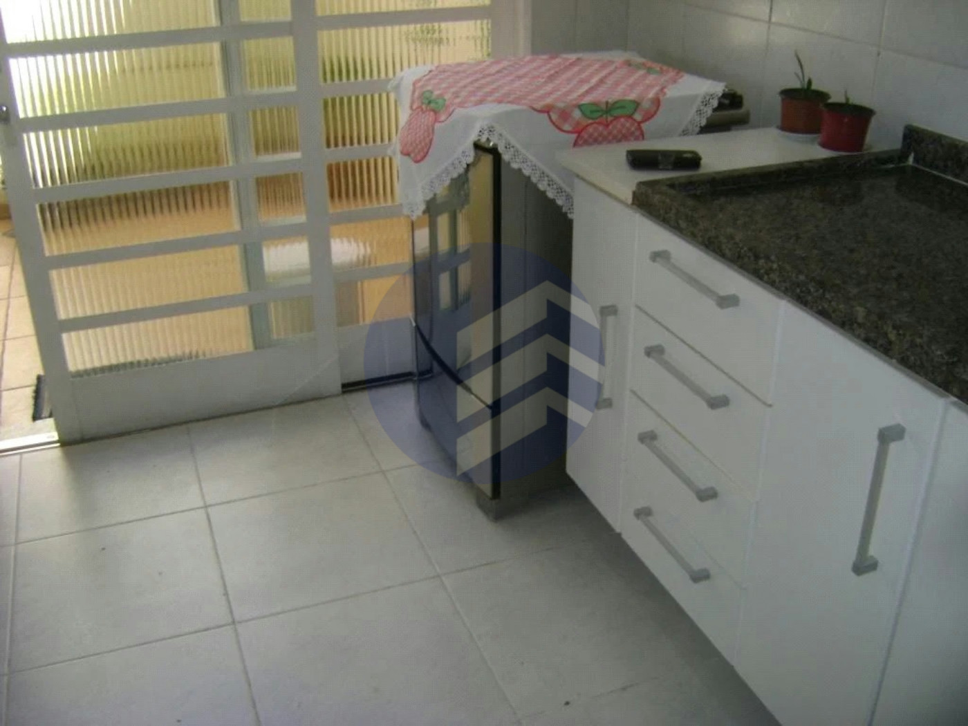Casa à venda com 3 quartos, sendo 1 suíte, no condomínio Res Green Ville, São Paulo - SP
