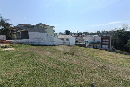 Terreno de 500m² no Condomínio Terras de Santa Adelia
