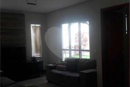 Sobrado à Venda no Condomínio Picollo Villagio com mobilha