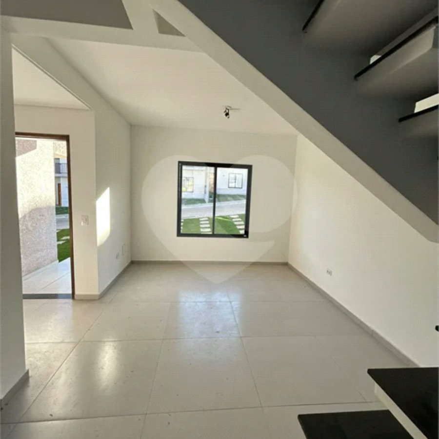 Casa à venda com 3 quartos, sendo 1 suíte, no condomínio Marselha VI, São Roque - SP