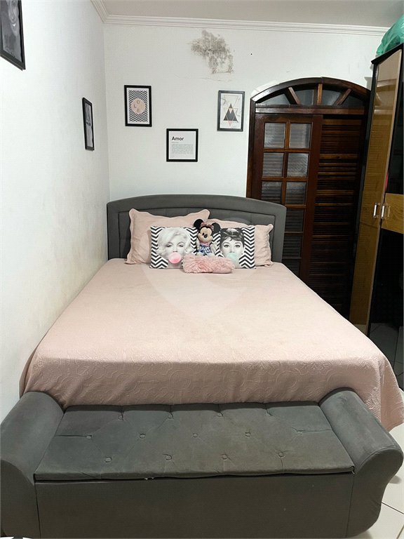 Sobrado à Venda na Cidade Líder com Quintal, Jardim e Excelente Localização
