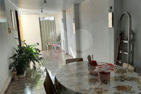 Casa com Salão Comercial no Aracy