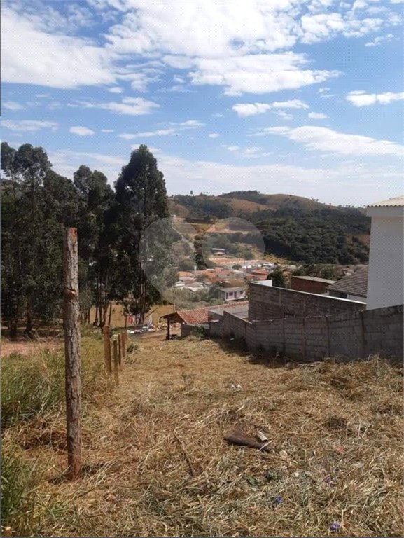 Terreno em Bom Jesus dos Perdões com 290 metros, excelente localização, pronto para construir