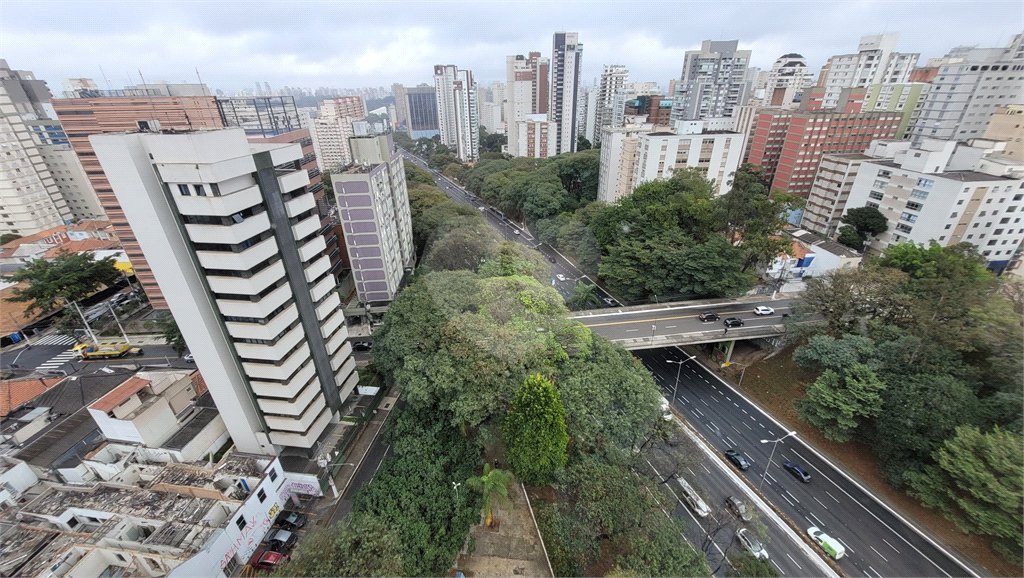 Apartamento de 2 quartos mobiliado à venda no Paraíso