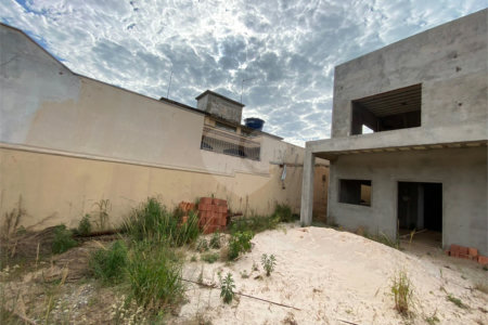 Casa térrea na Vila São José.