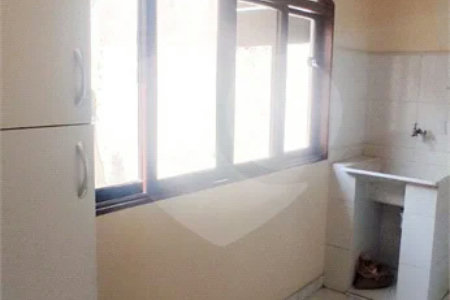 Casa com 180m², 3 dormitórios, 1 vaga, à venda na Vila Scarpelli em Santo André.