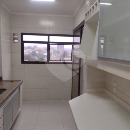 Apartamento no Edificio Jatiúca á venda.