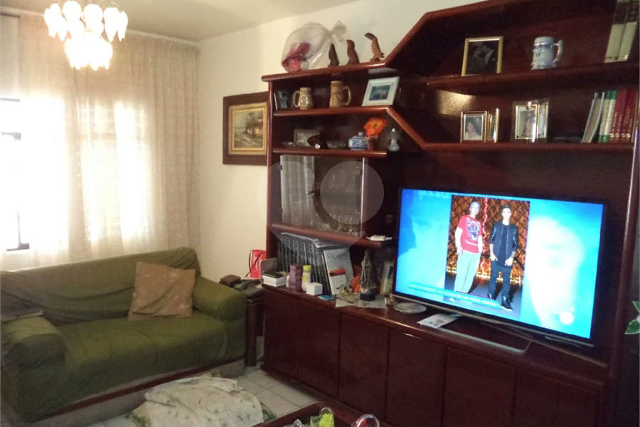 4 dormitórios, suíte no térreo e 2 vagas no Jardim Peri, próximo ao Horto Florestal!