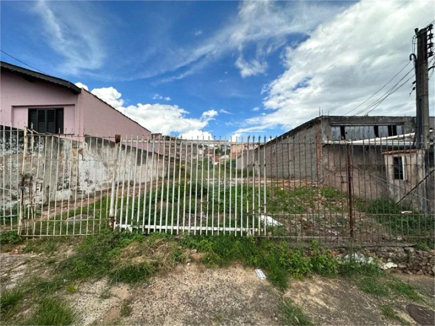 Terreno residencial com vocação comercial à venda no bairro Jaraguá. - 300 m² - 10x30 + acesso a área verde (50 m²)