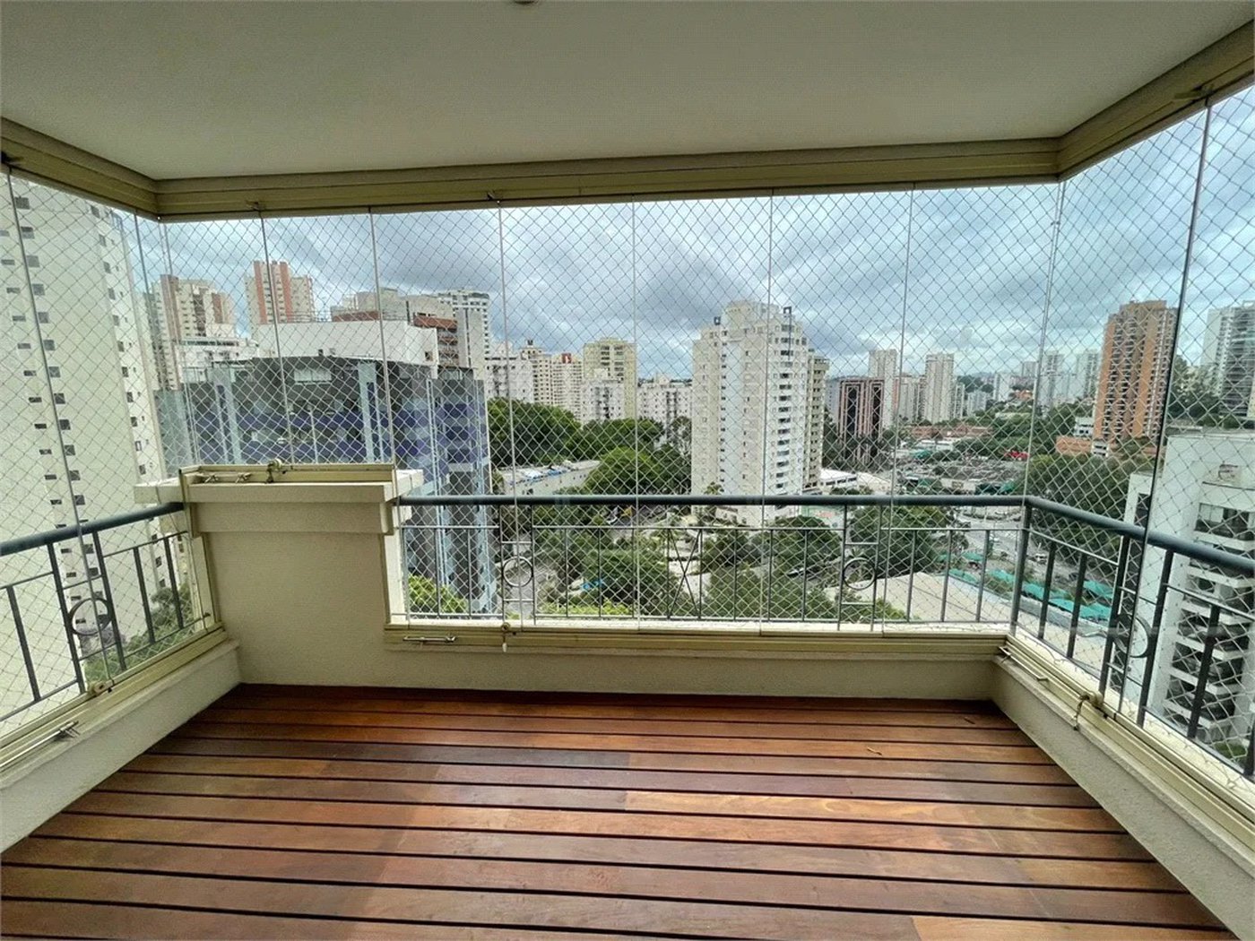 Apartamento à venda ou para alugar com 3 suítes em Morumbi, São Paulo, SP