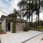 Terreno à venda no Condomínio Jardim Villa Sapezal, em Indaiatuba (Chácara Alvorada) — R$ 580.000,00 - Terreno com 360m² de área total (12x30), o terreno é plano e está localizado na entrada do condominio,O Jardim Villa Sapezal conta com infraestrutura completa, ruas largas e pavimentadas, portaria