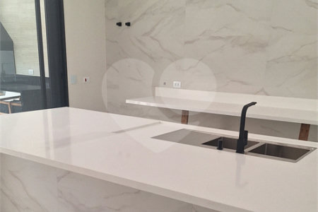 Casa a venda com 04 suítes área gourmet e 6 vagas para autos em condominio fechado Atibaia