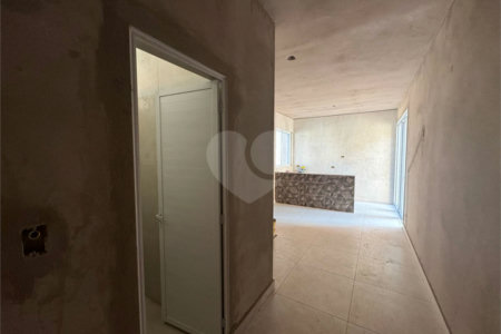 Casa em condominio em reta final de obras