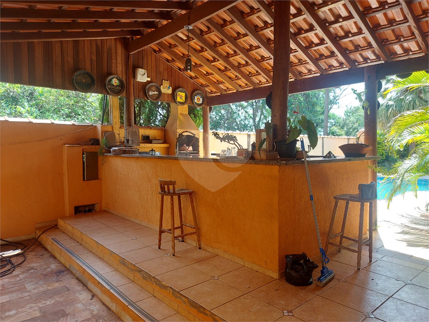 Casa térrea com piscina no Residencial Samambaia.