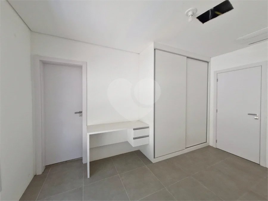 Casa à venda ou para alugar com 3 suítes no condomínio Jardim Flora, São Paulo - SP