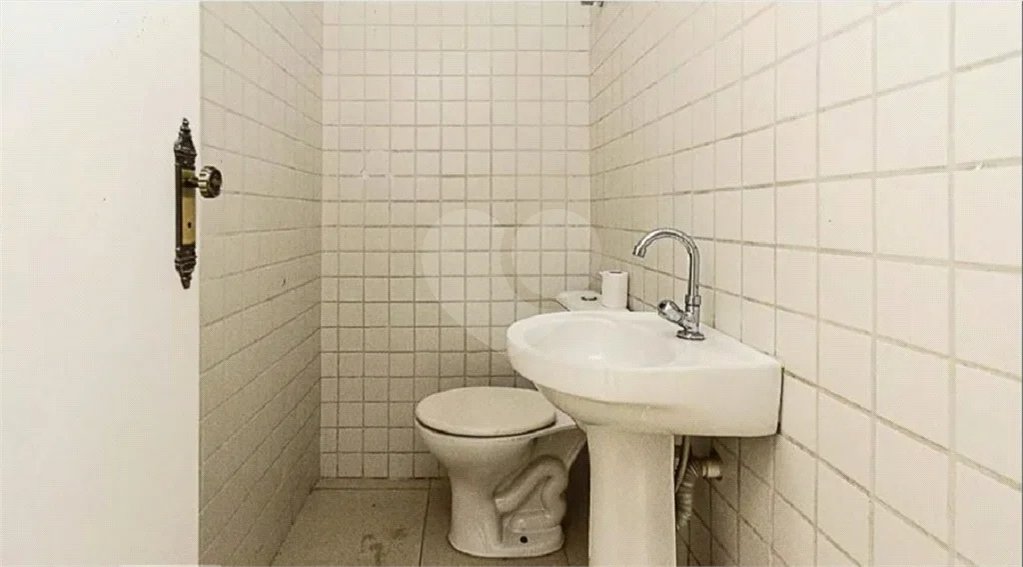 Sobrado à venda no Belenzinho de 208 m² com 6 dormitórios, 4 banheiros e 2 vagas