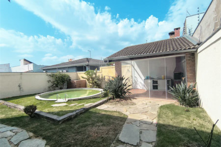 Casa com Suíte Master, Closet, Piscina e Espaço Gourmet Próxima ao Parque Ecológico- 03 quartos -com quintal