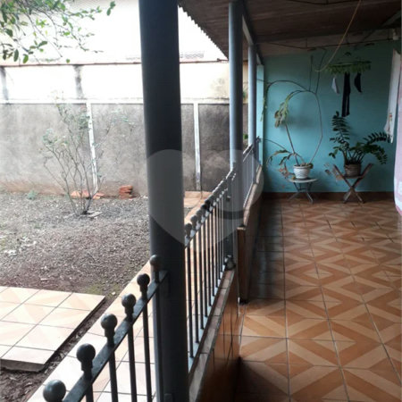Casa térrea com amplo terreno